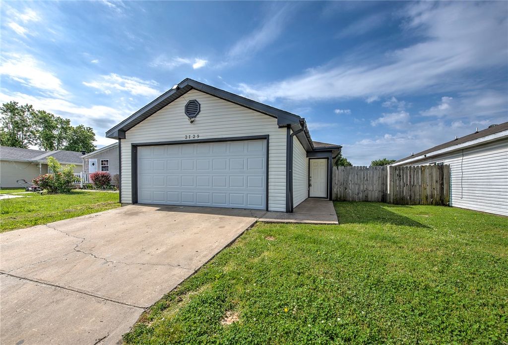2729 Lenox Court, Springdale, AR 72764