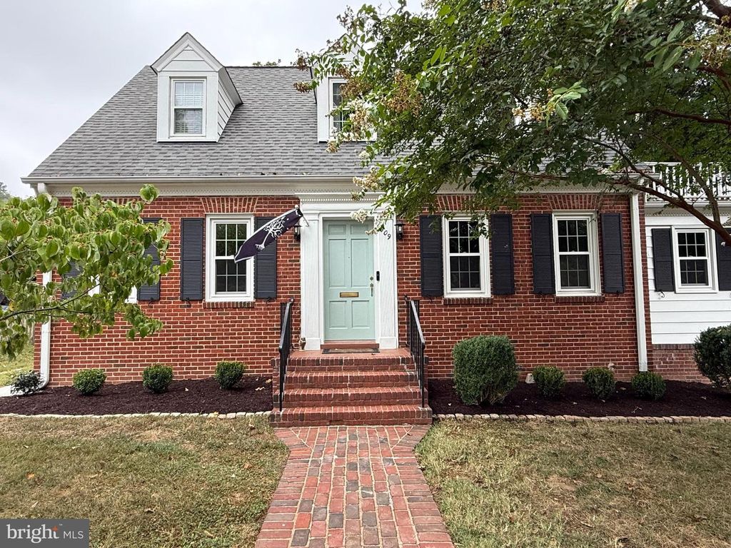 909 MORTIMER AVE, Fredericksburg, VA 22401