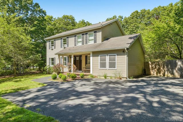 4 Wooded Lane, Hampton Bays, NY 11946