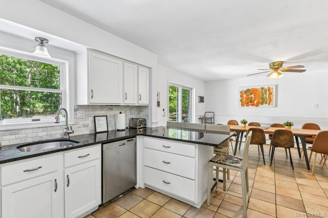 4 Wooded Lane, Hampton Bays, NY 11946