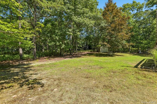 4 Wooded Lane, Hampton Bays, NY 11946