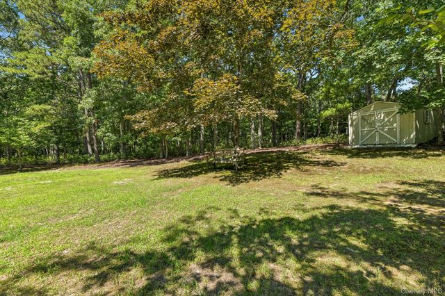 4 Wooded Lane, Hampton Bays, NY 11946