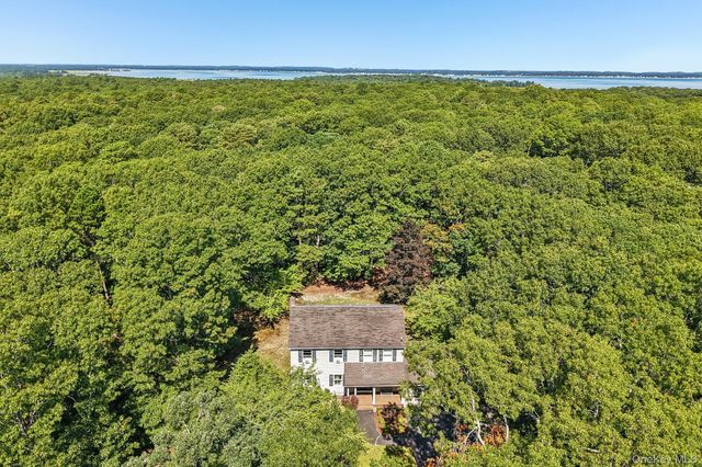 4 Wooded Lane, Hampton Bays, NY 11946