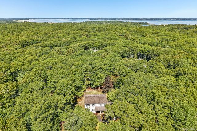 4 Wooded Lane, Hampton Bays, NY 11946