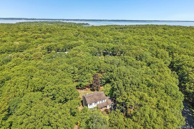 4 Wooded Lane, Hampton Bays, NY 11946