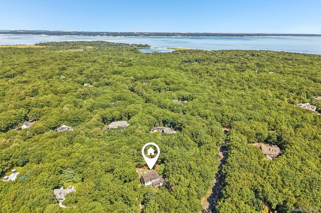 4 Wooded Lane, Hampton Bays, NY 11946