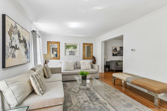 4 Wooded Lane, Hampton Bays, NY 11946