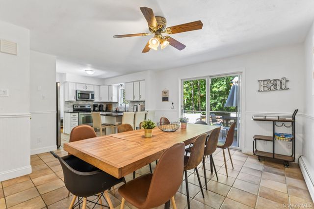 4 Wooded Lane, Hampton Bays, NY 11946