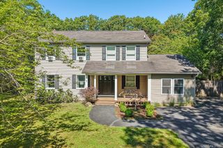 4 Wooded Lane, Hampton Bays, NY 11946