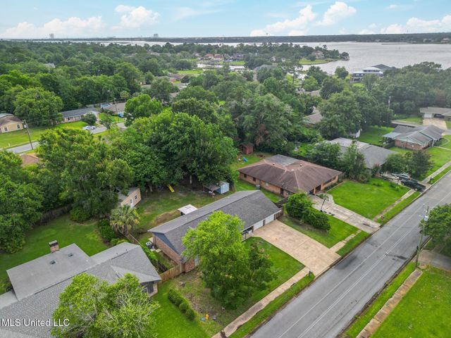 730 Holly Hills Drive, Biloxi, MS 39532