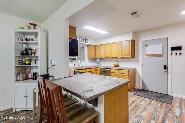 730 Holly Hills Drive, Biloxi, MS 39532