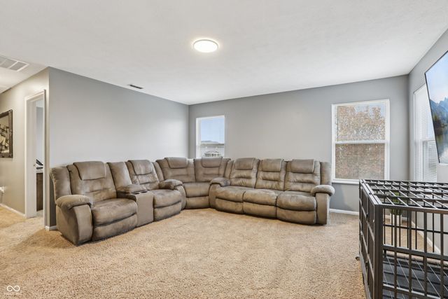 2277 S Briarwood Drive, New Palestine, IN 46163