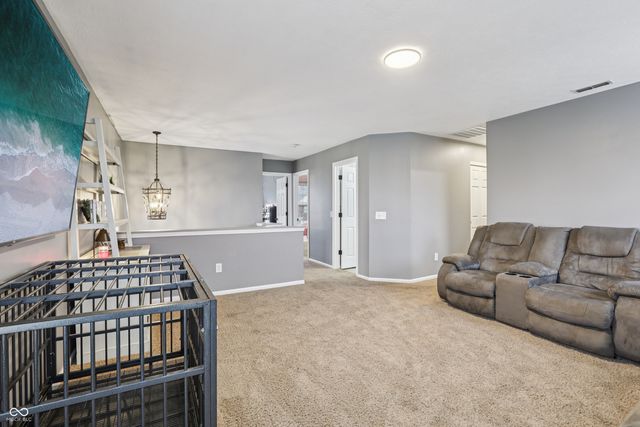 2277 S Briarwood Drive, New Palestine, IN 46163