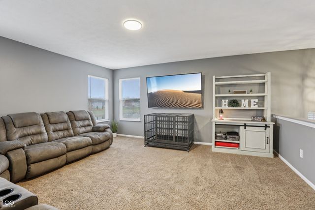 2277 S Briarwood Drive, New Palestine, IN 46163