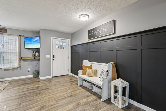 2277 S Briarwood Drive, New Palestine, IN 46163