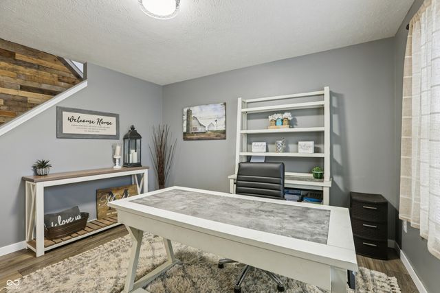 2277 S Briarwood Drive, New Palestine, IN 46163