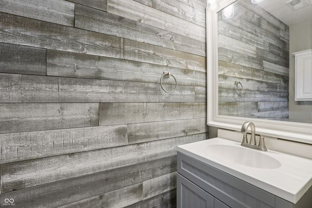 2277 S Briarwood Drive, New Palestine, IN 46163