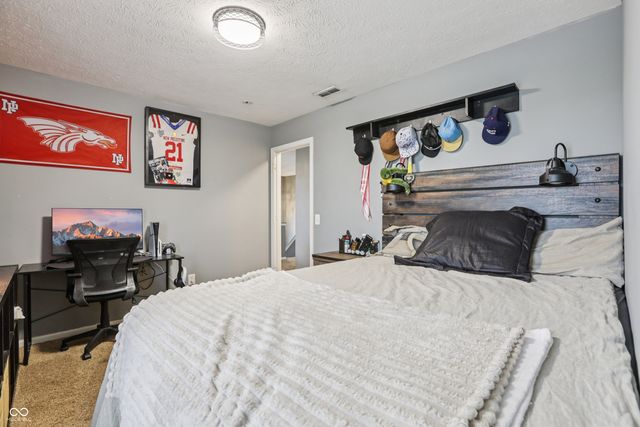 2277 S Briarwood Drive, New Palestine, IN 46163