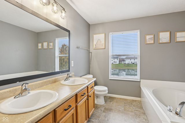 2277 S Briarwood Drive, New Palestine, IN 46163