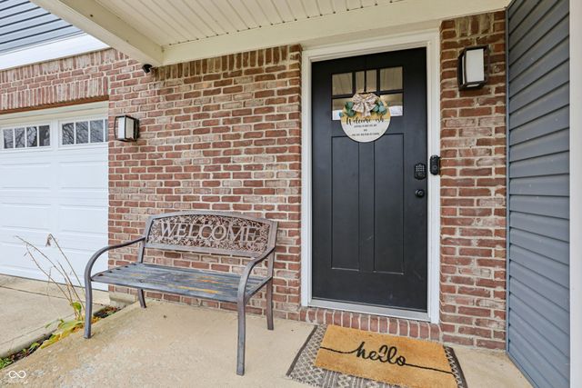 2277 S Briarwood Drive, New Palestine, IN 46163