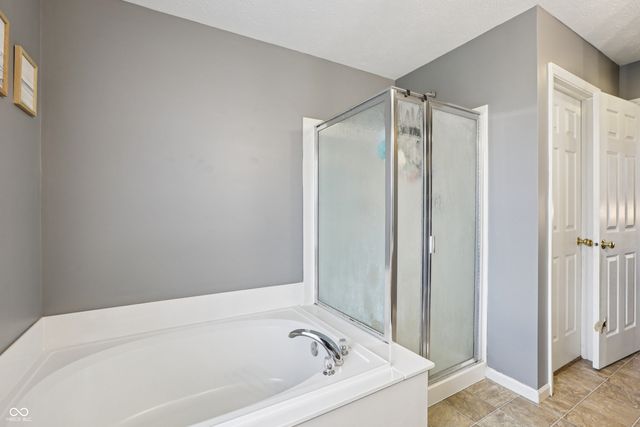 2277 S Briarwood Drive, New Palestine, IN 46163