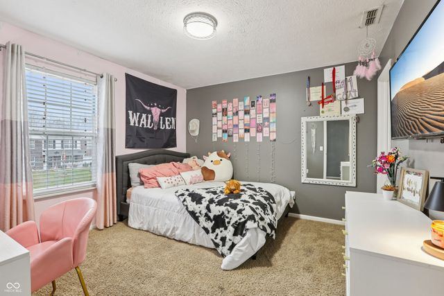 2277 S Briarwood Drive, New Palestine, IN 46163