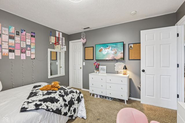 2277 S Briarwood Drive, New Palestine, IN 46163