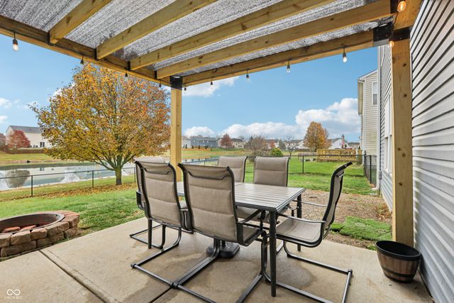 2277 S Briarwood Drive, New Palestine, IN 46163