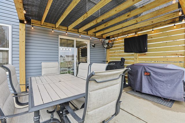 2277 S Briarwood Drive, New Palestine, IN 46163