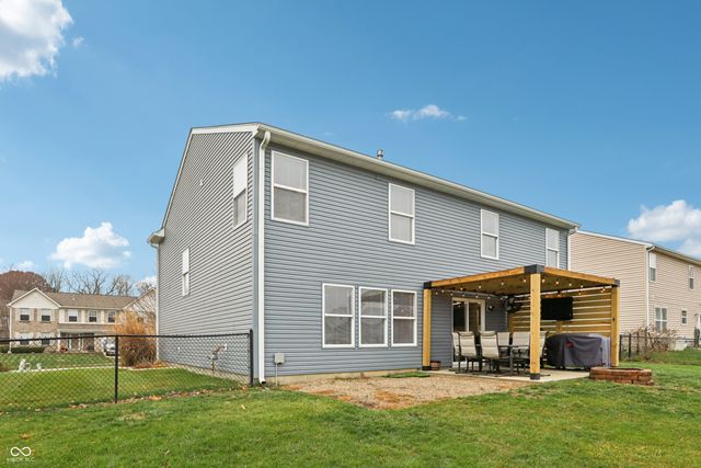 2277 S Briarwood Drive, New Palestine, IN 46163