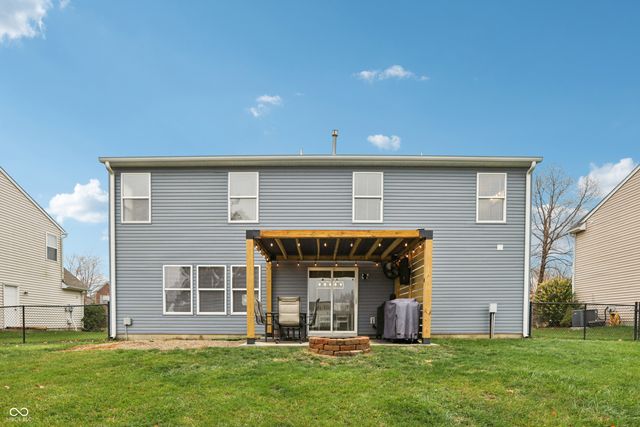 2277 S Briarwood Drive, New Palestine, IN 46163