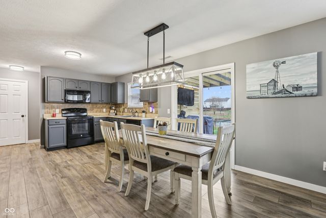 2277 S Briarwood Drive, New Palestine, IN 46163