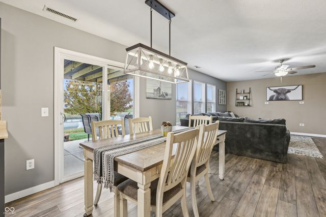 2277 S Briarwood Drive, New Palestine, IN 46163