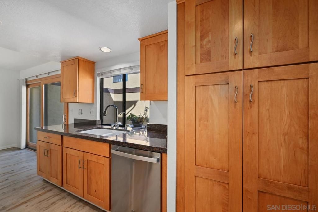 Image 19 of property listing at 1680 N Coast Highway 101 30, Encinitas, CA 92024