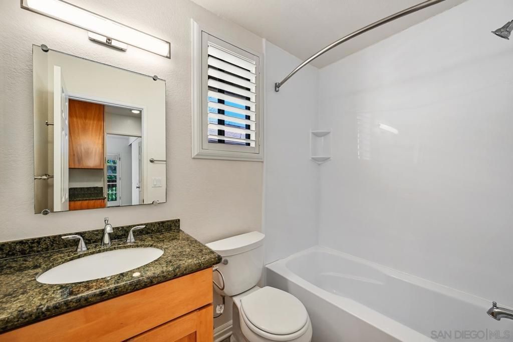 Image 30 of property listing at 1680 N Coast Highway 101 30, Encinitas, CA 92024