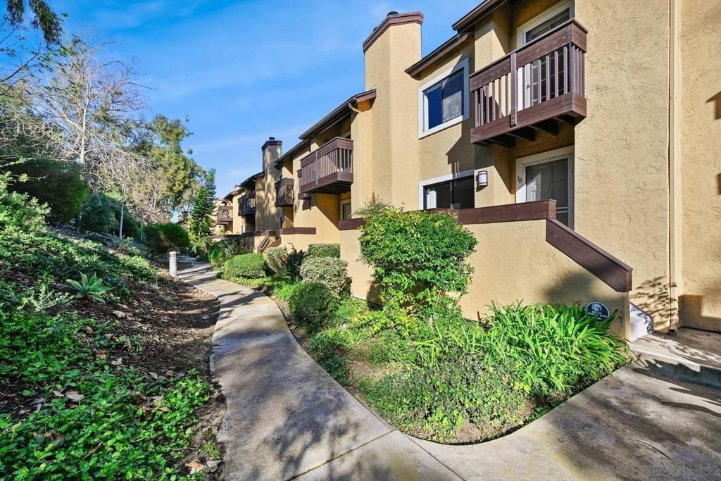 Image 5 of property listing at 1680 N Coast Highway 101 30, Encinitas, CA 92024