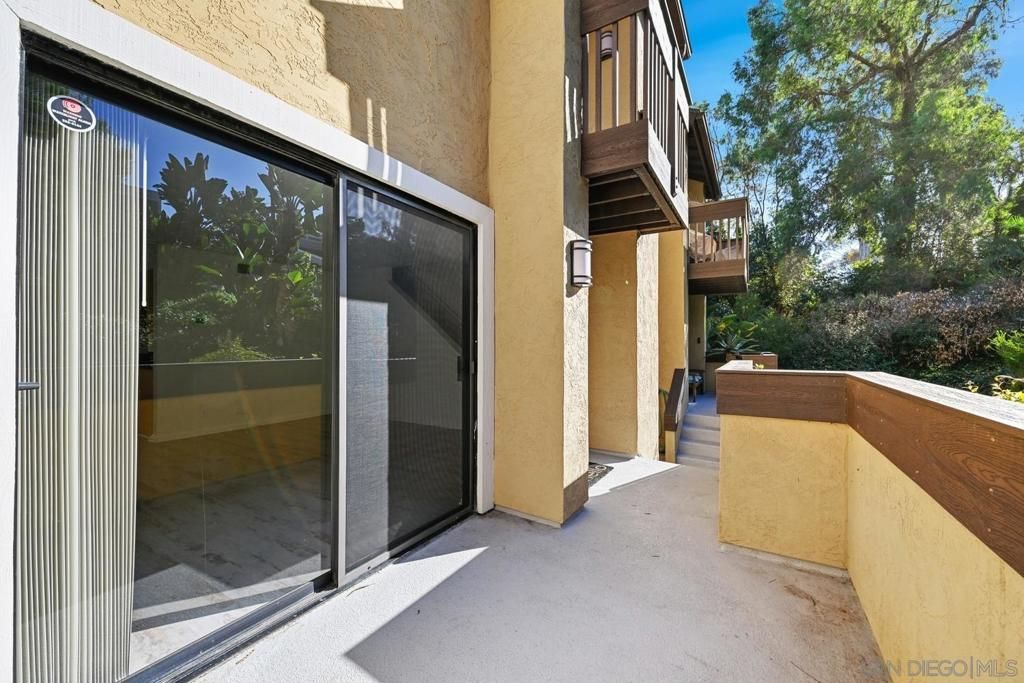 Image 6 of property listing at 1680 N Coast Highway 101 30, Encinitas, CA 92024