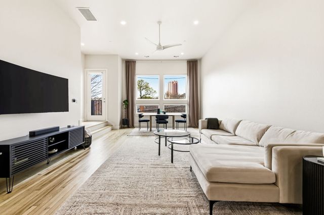 3816 Roseland Avenue B100, Dallas, TX 75204