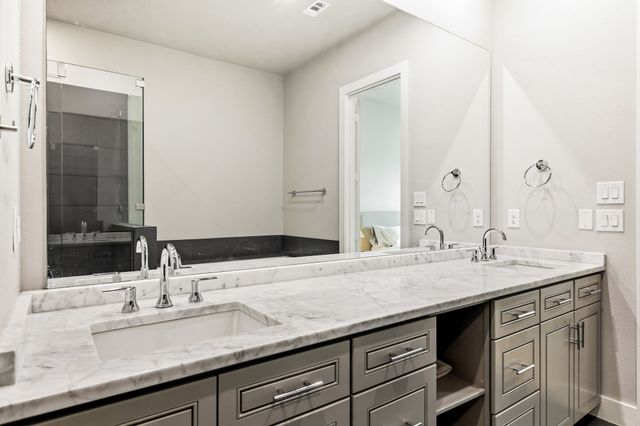 3816 Roseland Avenue B100, Dallas, TX 75204