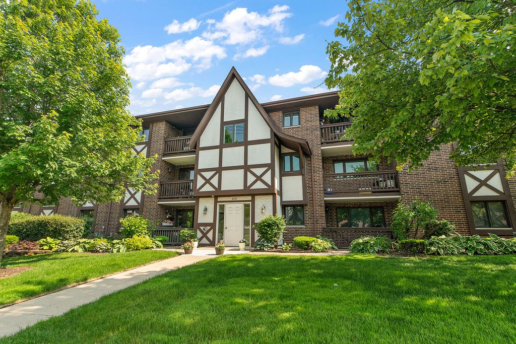 8425 W 95th Street 27, Hickory Hills, IL 60457
