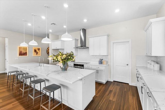 7301 Willowglen Dr, Rohnert Park, CA 94928