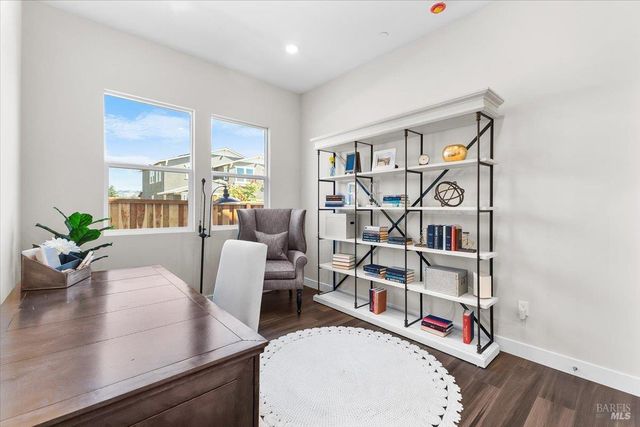 7301 Willowglen Dr, Rohnert Park, CA 94928