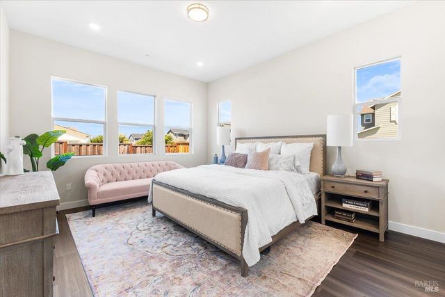 7301 Willowglen Dr, Rohnert Park, CA 94928