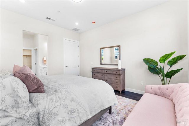 7301 Willowglen Dr, Rohnert Park, CA 94928