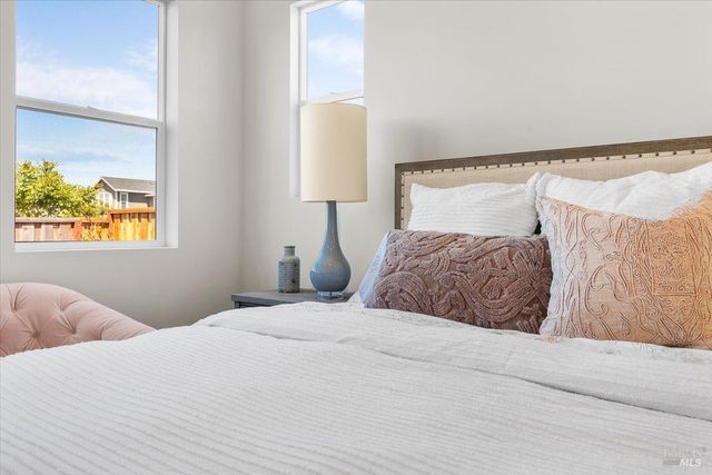 7301 Willowglen Dr, Rohnert Park, CA 94928