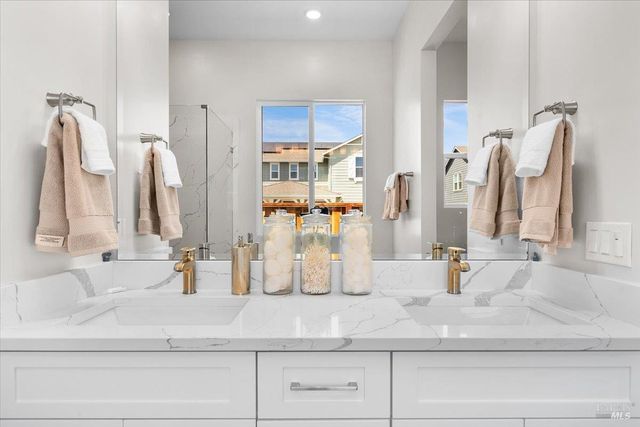 7301 Willowglen Dr, Rohnert Park, CA 94928