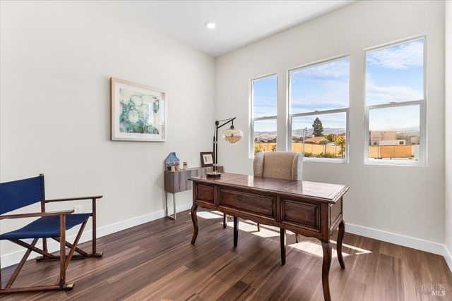 7301 Willowglen Dr, Rohnert Park, CA 94928