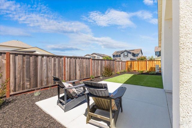 7301 Willowglen Dr, Rohnert Park, CA 94928