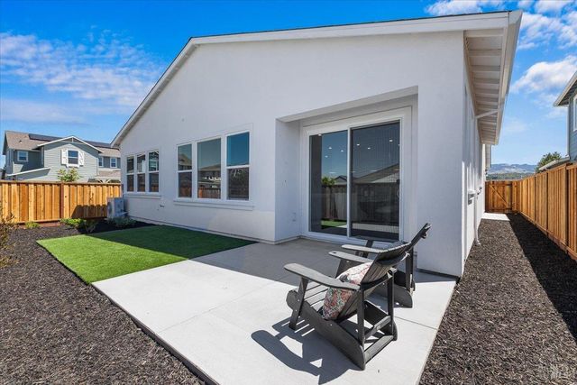 7301 Willowglen Dr, Rohnert Park, CA 94928