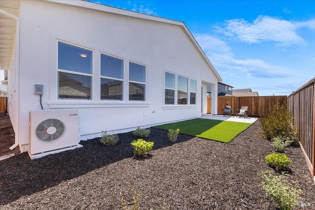 7301 Willowglen Dr, Rohnert Park, CA 94928